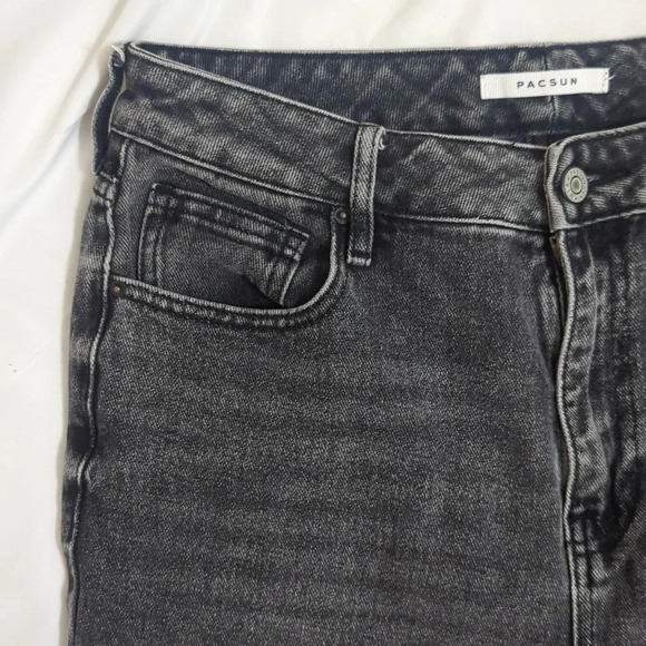 PacSun Mom Jean, Color Beverly Wash Size 28 - Picture 6 of 16